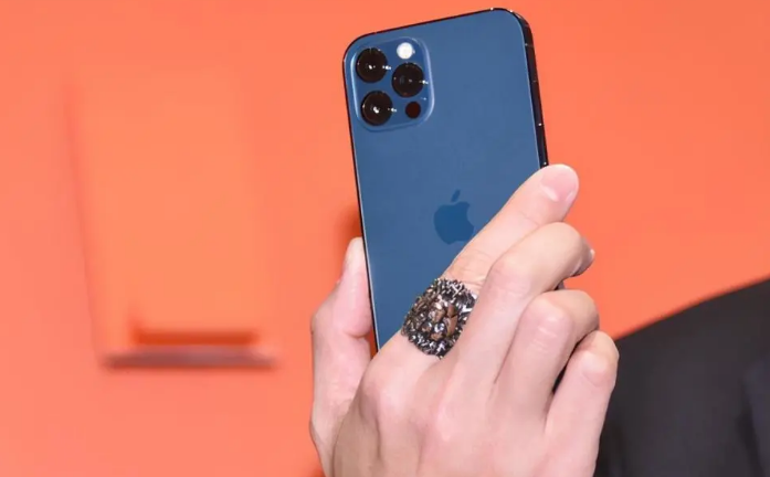 华容苹果手机维修分享iPhone12系列重启方法教程 